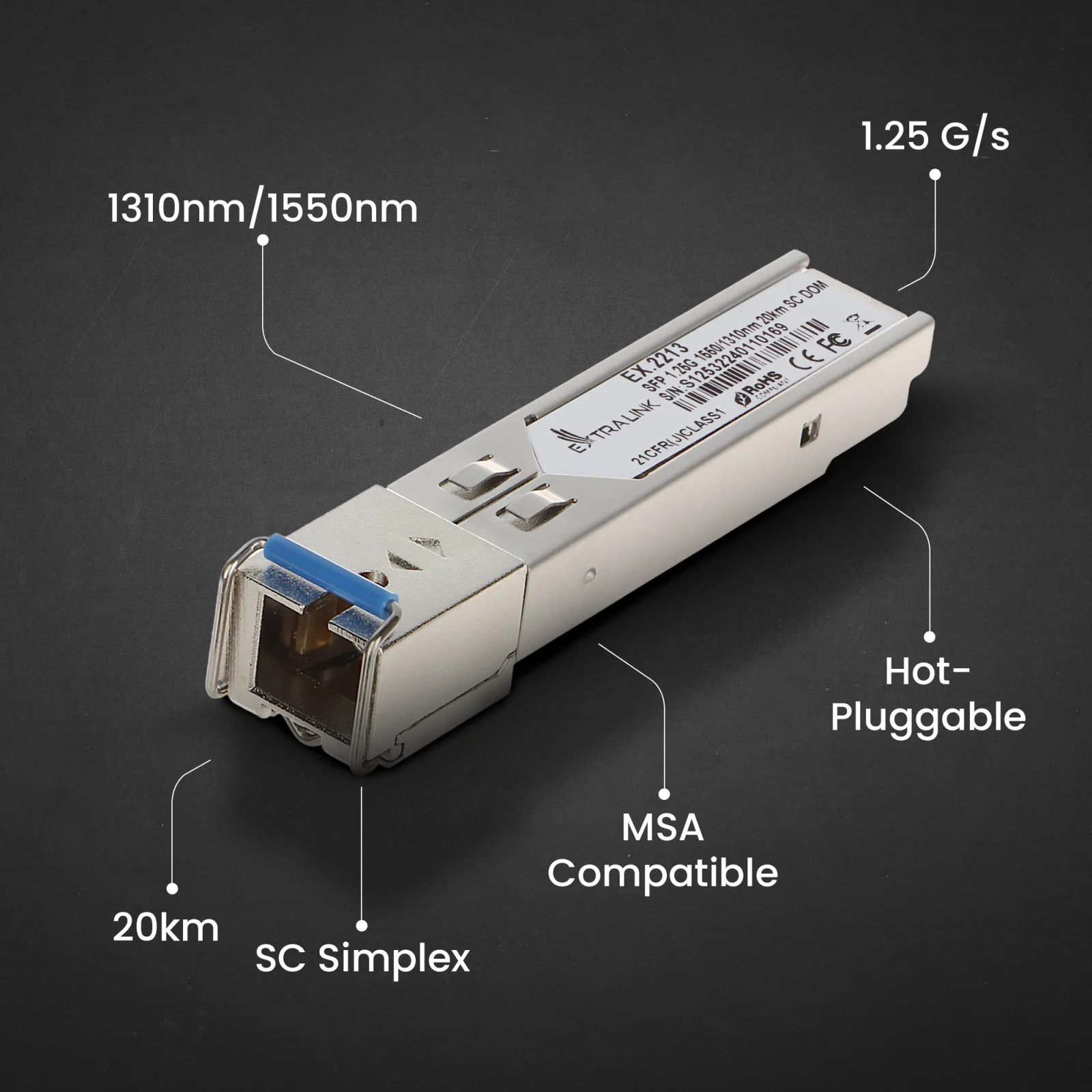 Zbliżenie na moduł SFP extralink z etykietami wskazującymi jego specyfikację