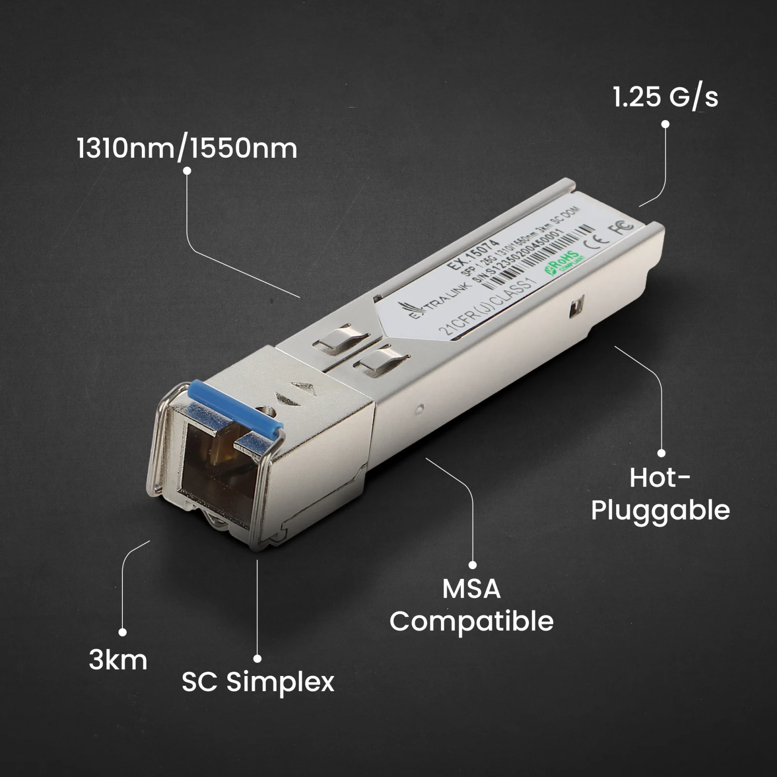Zbliżenie na moduł SFP extralink z etykietami wskazującymi jego specyfikację