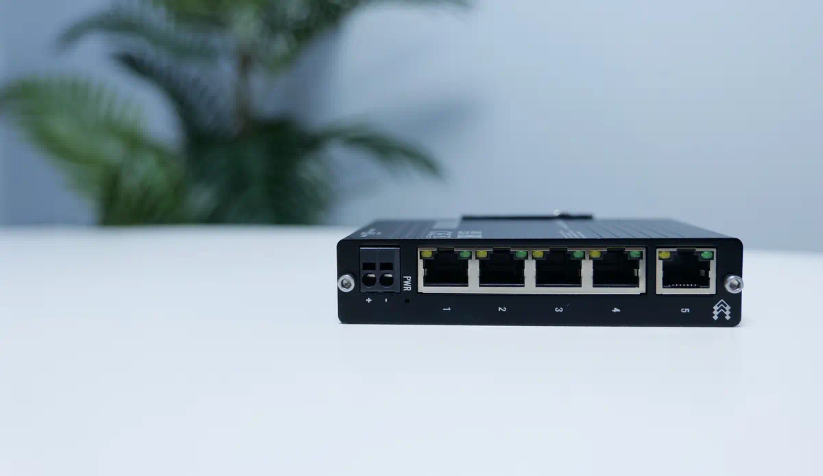 TELTONIKA TSW010 INDUSTRIAL SWITCH 5X FE, DIN RAIL MOUNTING batna24