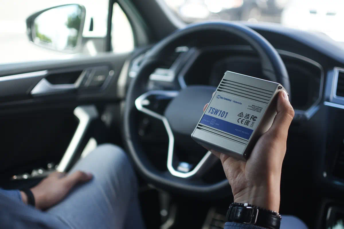 TELTONIKA TSW101 SWITCH POE AUTOMOTOR, 5x PUERTOS GE (4X PUERTOS PoE) batna24