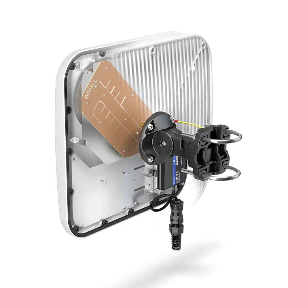 QUWIRELESS QUMAX XR HIGH GAIN LTE ANTENNA WITH SPACE FOR RUT240/950/955/X09/X11