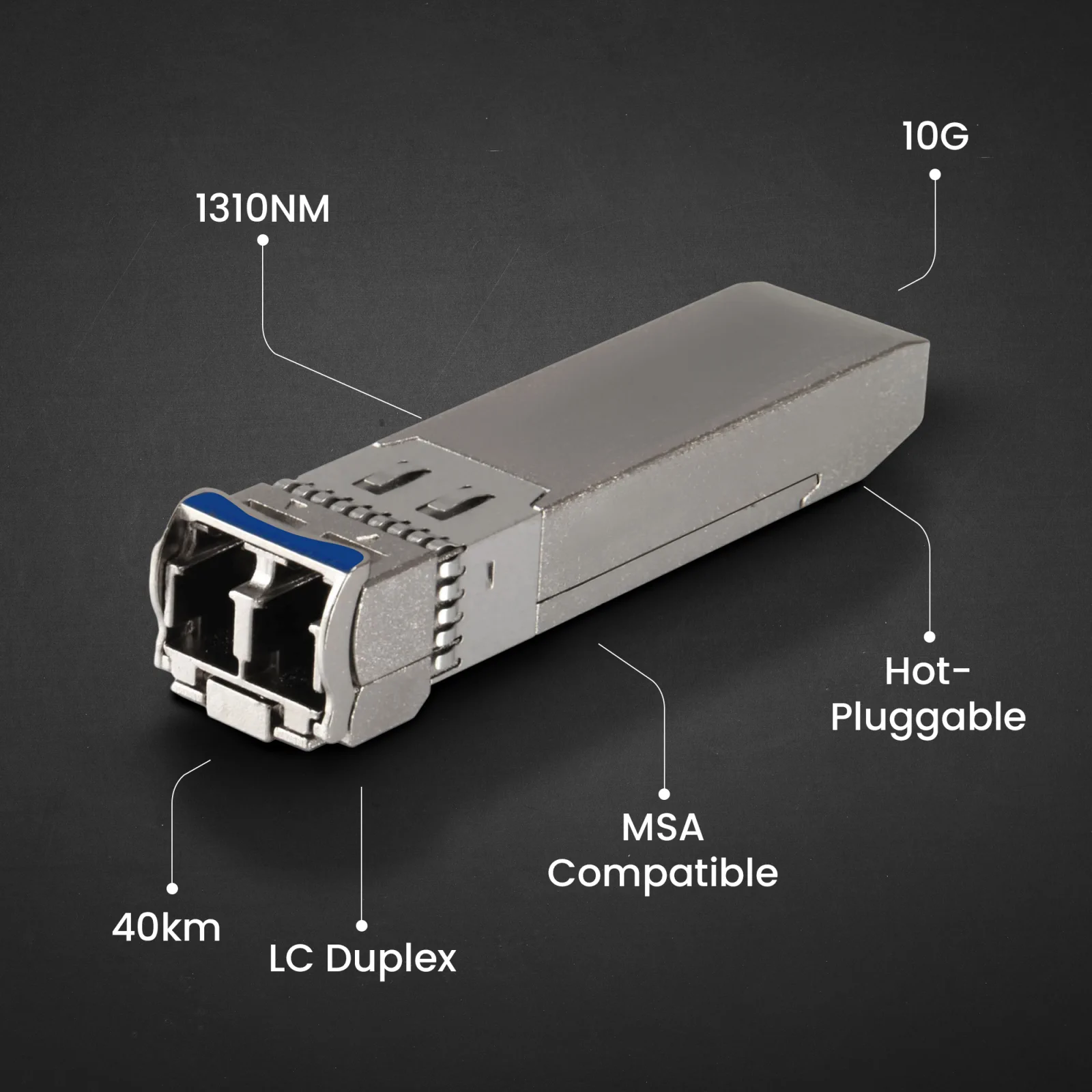 Zbliżenie na moduł SFP extralink z etykietami wskazującymi jego specyfikację