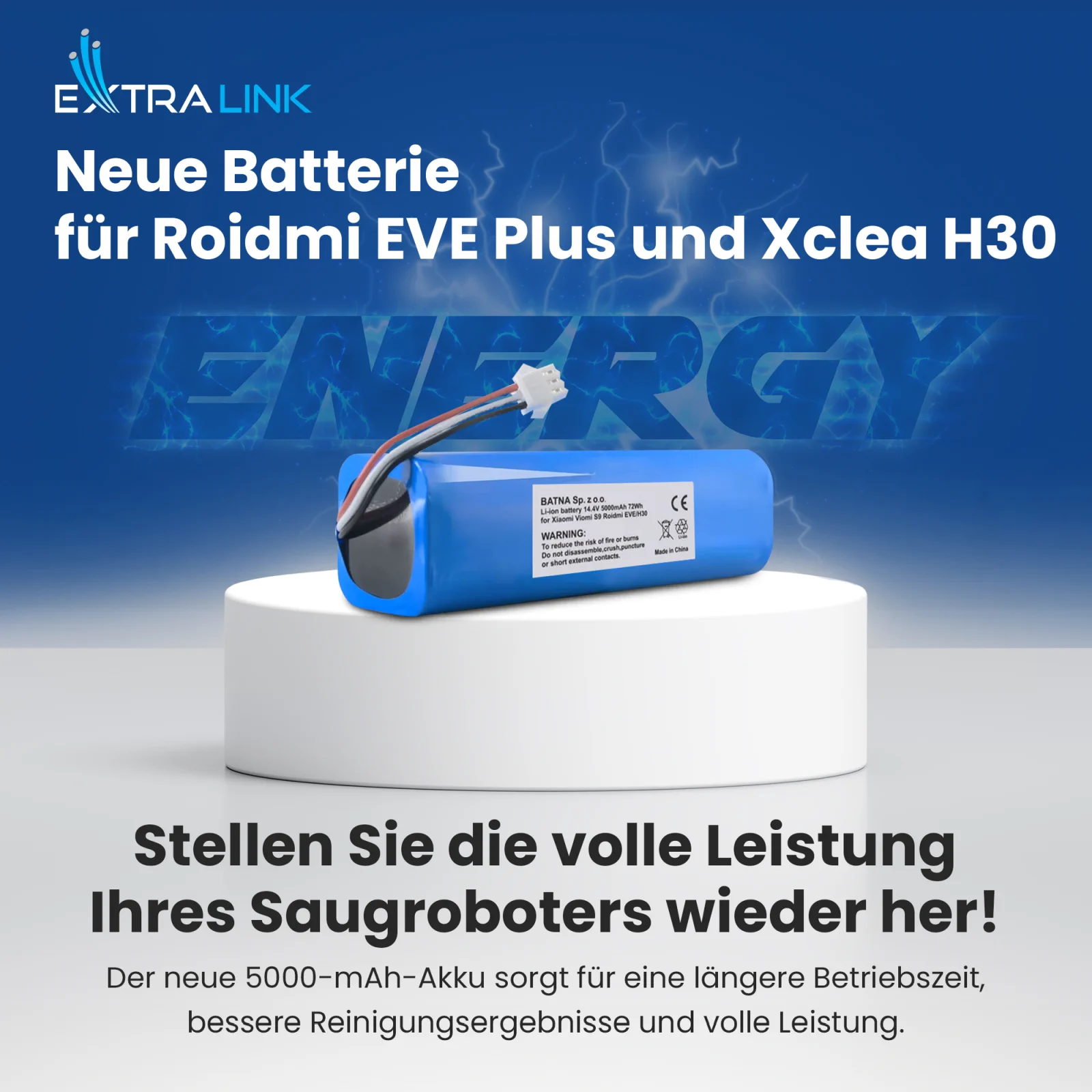 Ersatzbatterie für roidmi Staubsauger in blau mit weißem Etikett und Kabel mit Stecker auf weißem Sockel
