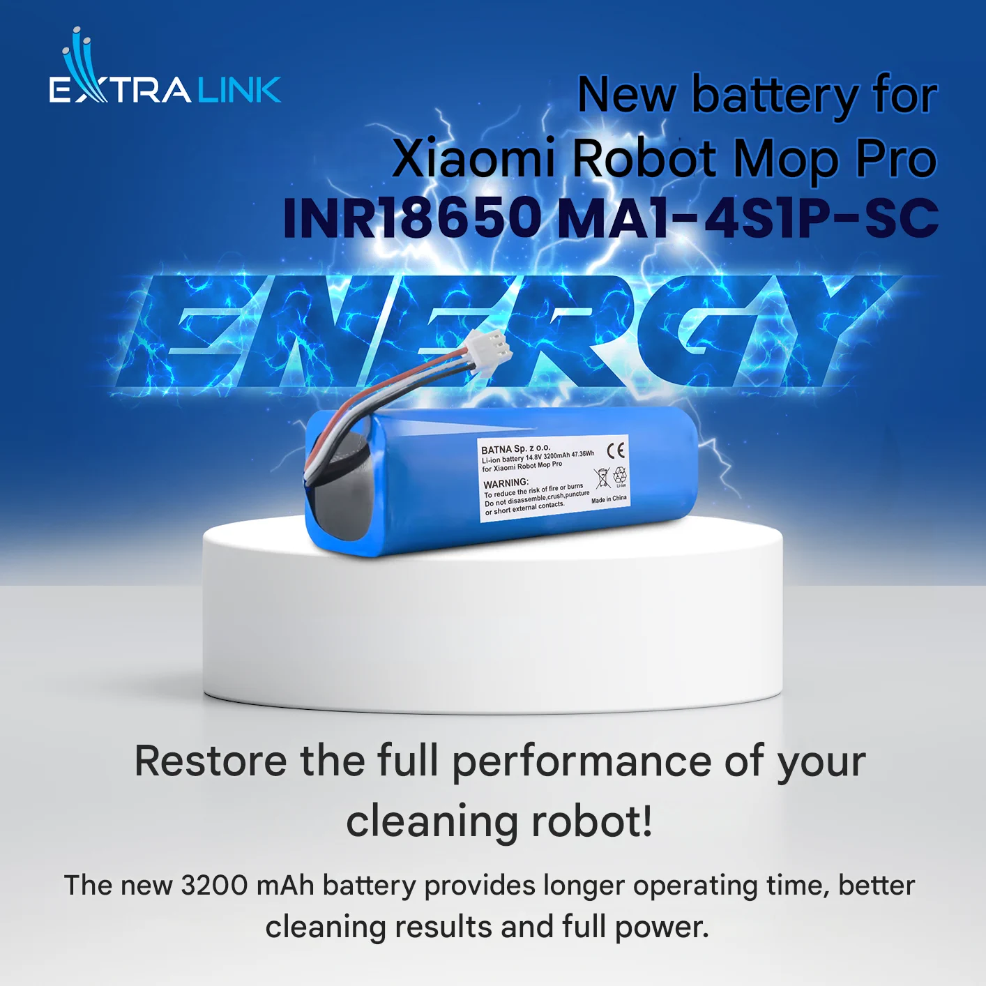 Сменный аккумулятор для пылесосов xiaomi синего цвета с белой наклейкой и кабель с разъемом на белой подставке