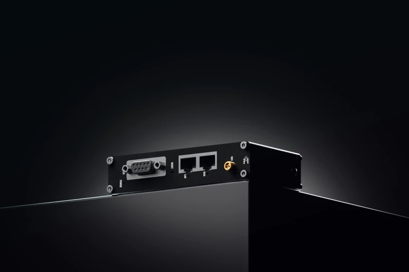 TELTONIKA RUT142 RS232 ROUTER INDUSTRIAL