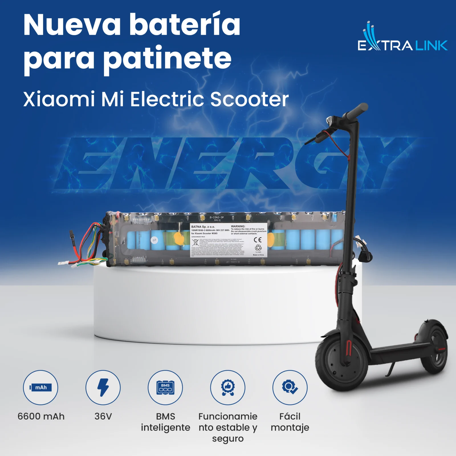 batería de scooter en el soporte blanco junto a xiaomi m365 scooter en el fondo azul 'ENERGÍA' logo