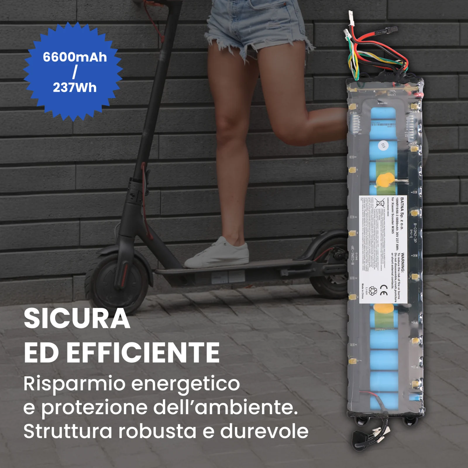 a destra in verticale una batteria di scooter, sullo sfondo una donna in pantaloncini di jeans su uno scooter xiaomi m365