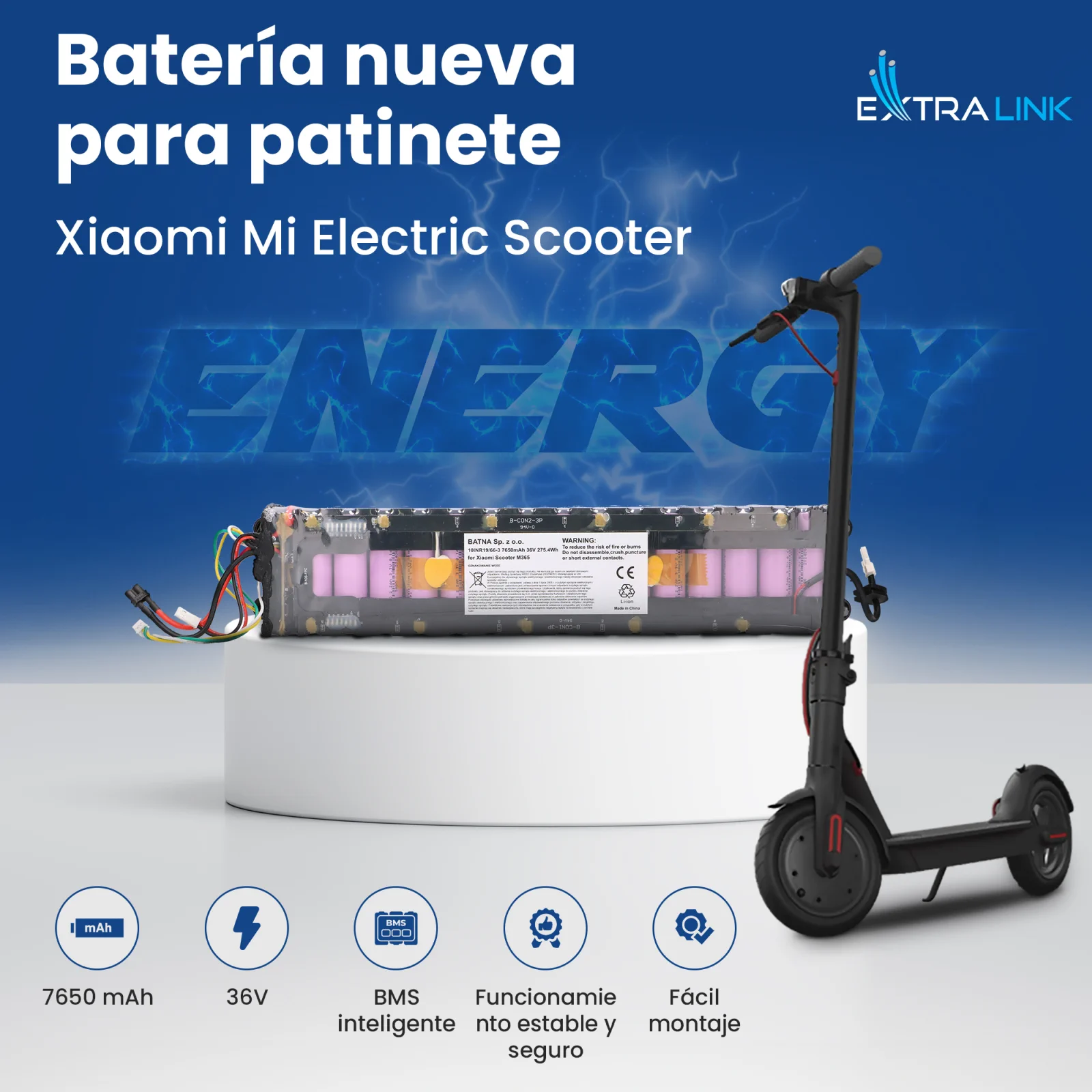 batería de scooter en el soporte blanco junto a xiaomi m365 scooter en el fondo azul 'ENERGÍA' logo