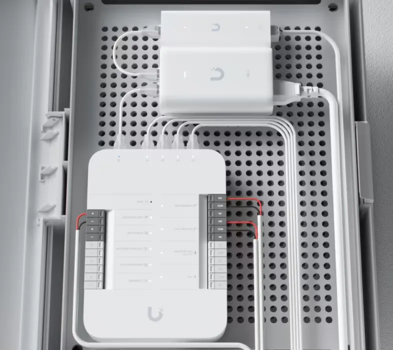 UBIQUITI UA-SK-GATE-EU STARTER KIT, GATE HUB, INTERCOM, POE++ ADAPTER, AND POE++ OVER TWISTED PAIR EXTENDER FOR ACCESS CONTROL AT A SINGLE GATE