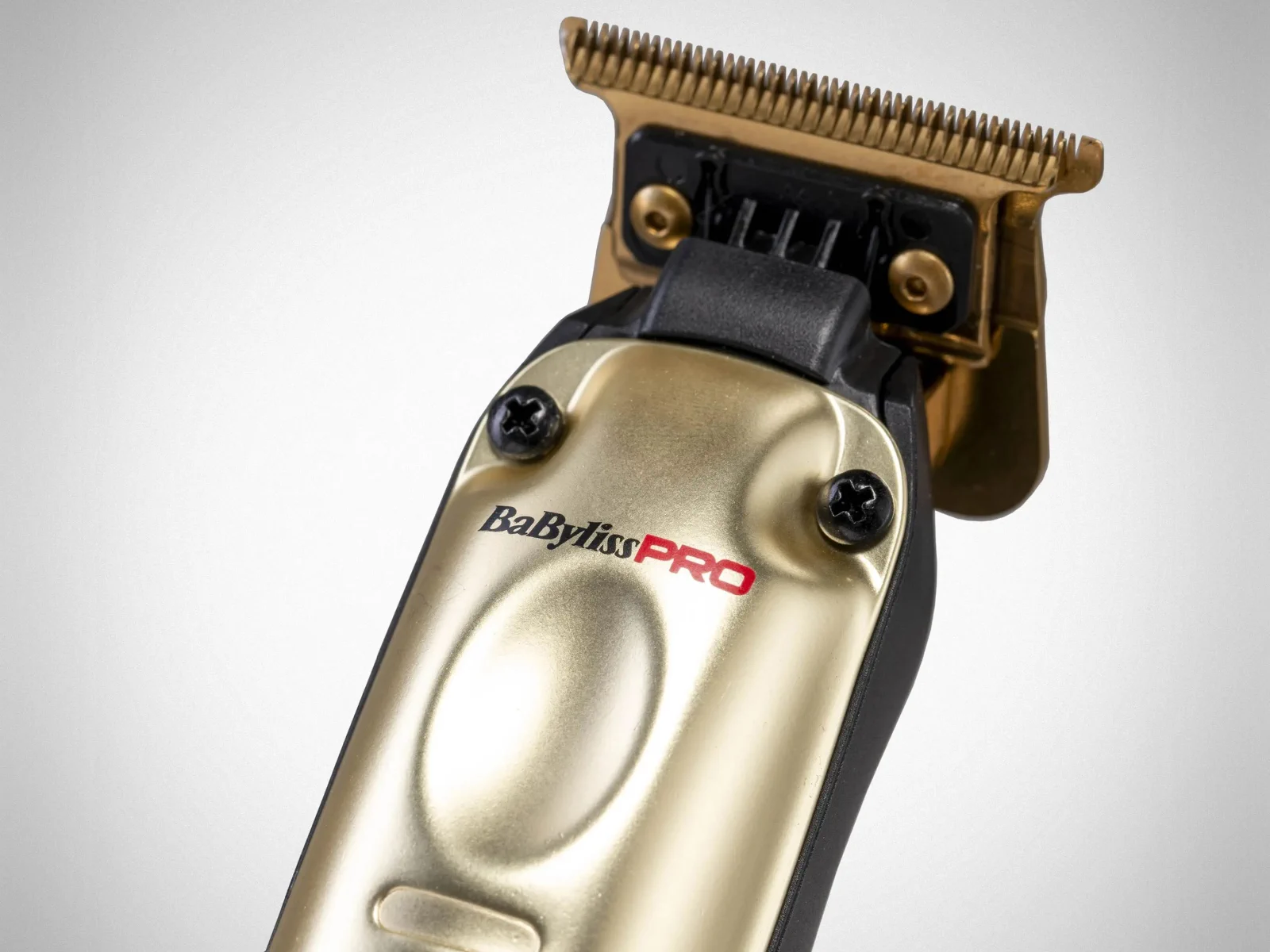 Trymer Babyliss Pro widziany z boku na białym tle