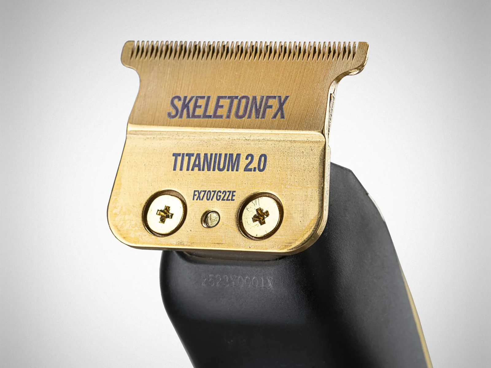 Metalowy trymer Babyliss Pro pokazany z tyłu