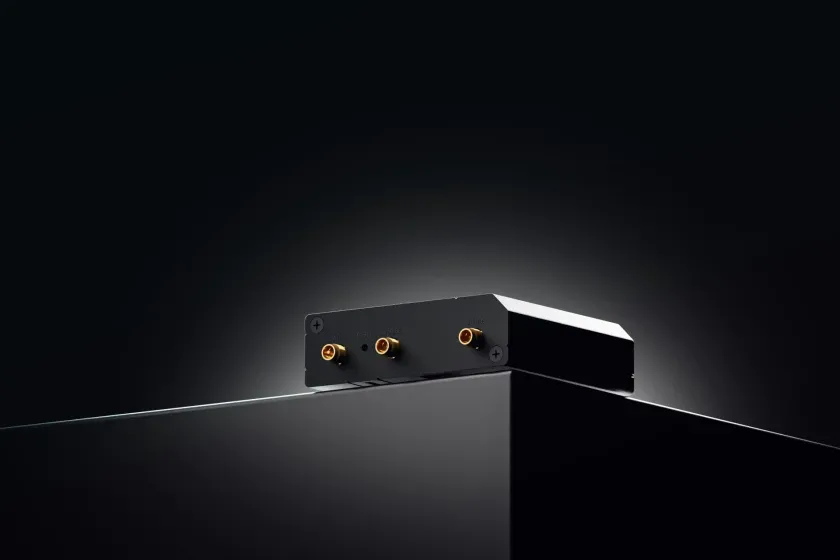 TELTONIKA RUT241 eSIM - INDUSTRIAL 4G eSIM ROUTER