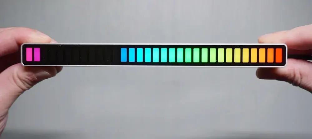 EXTRALINK LAMPKA LED USB RGB REAKCJA NA DŹWIĘK LISTWA Z AKUMULATOREM BIAŁA - 12278