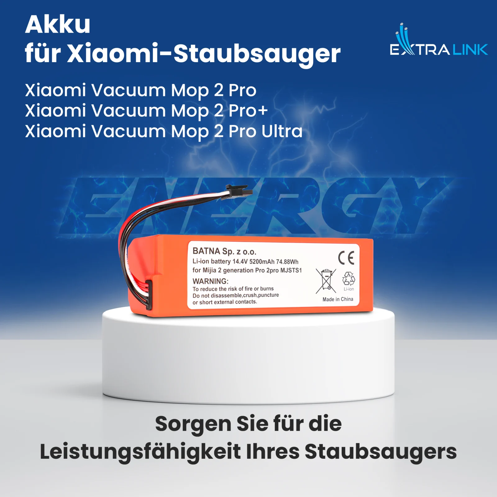 Ersatzbatterie für mop pro Staubsauger in orange auf weißem Ständer, blaues 'ENERGY'-Logo im Hintergrund