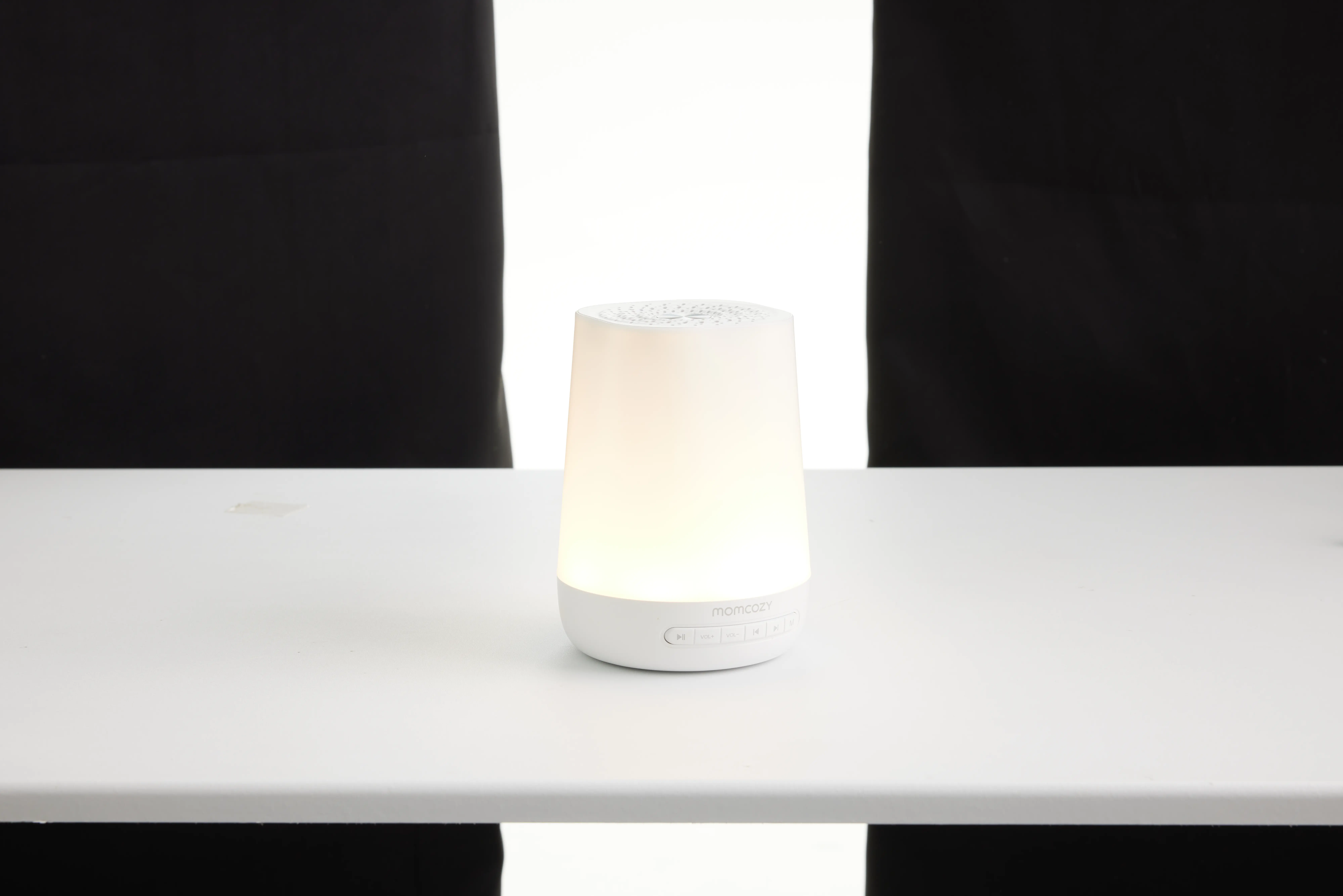 VEDL SVĚTLO S BÍLÝM ŠUMEM MOMCOZY