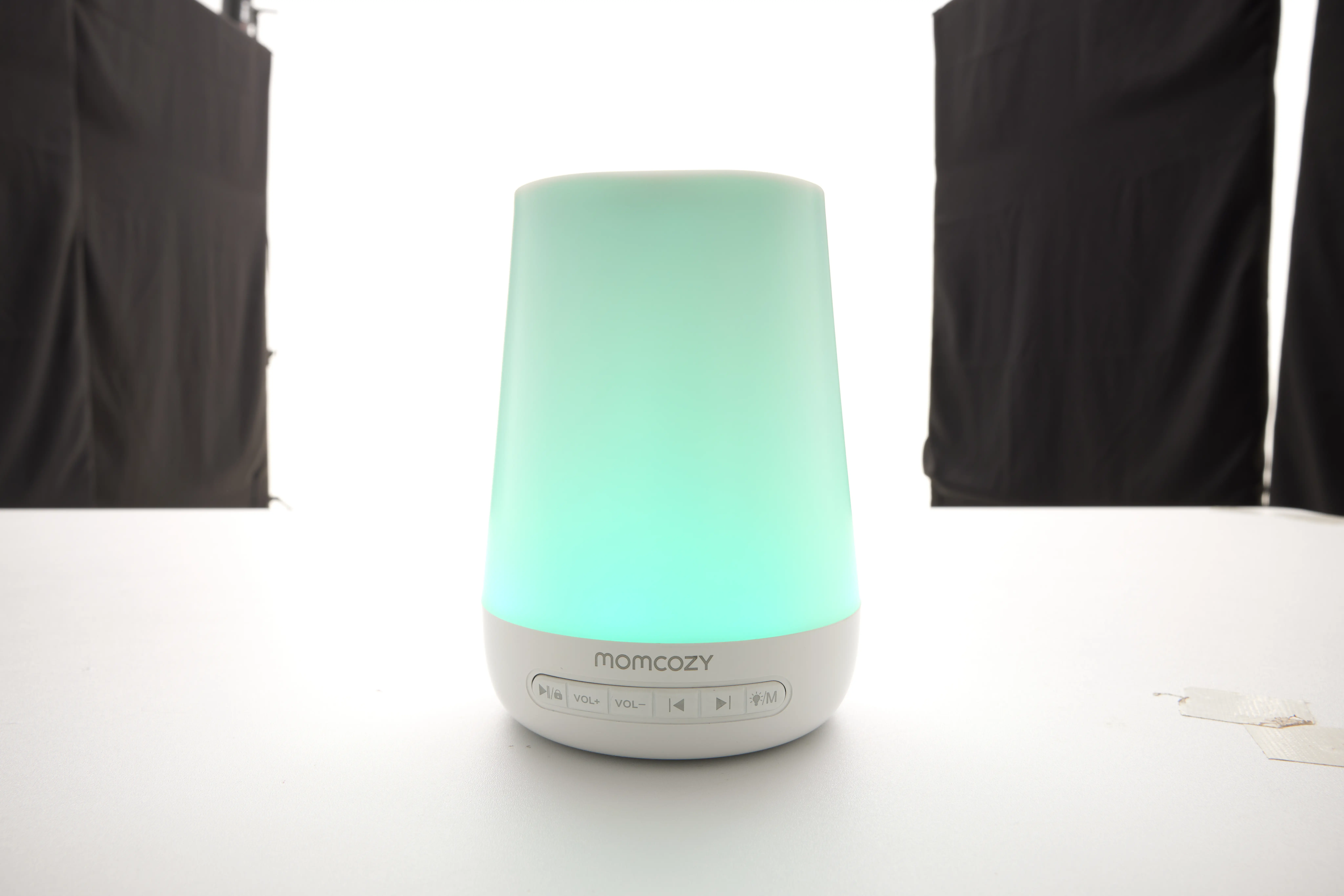 VEDL SVĚTLO S BÍLÝM ŠUMEM MOMCOZY