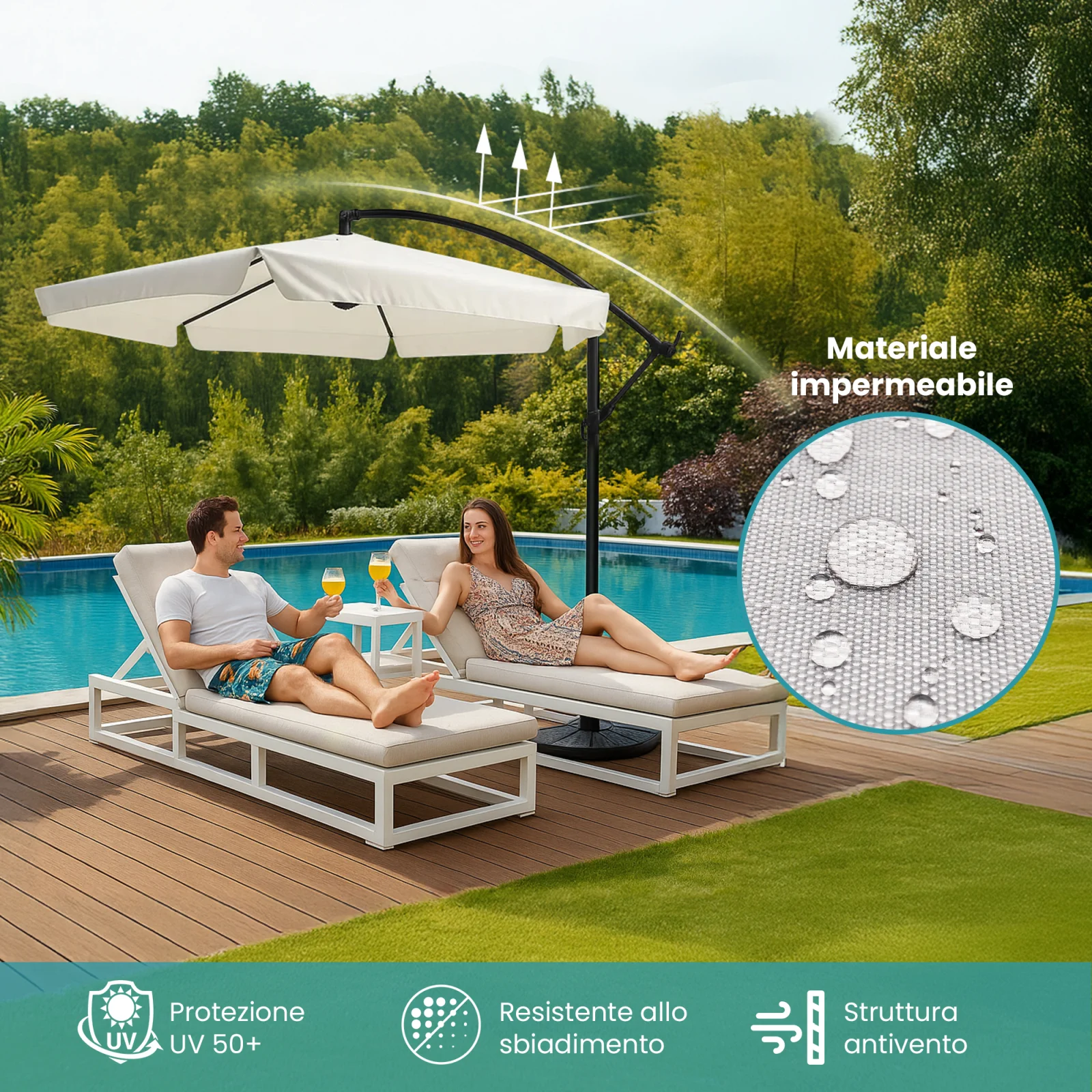 una coppia che si rilassa sui lettini a bordo piscina, sotto un grande ombrellone beige