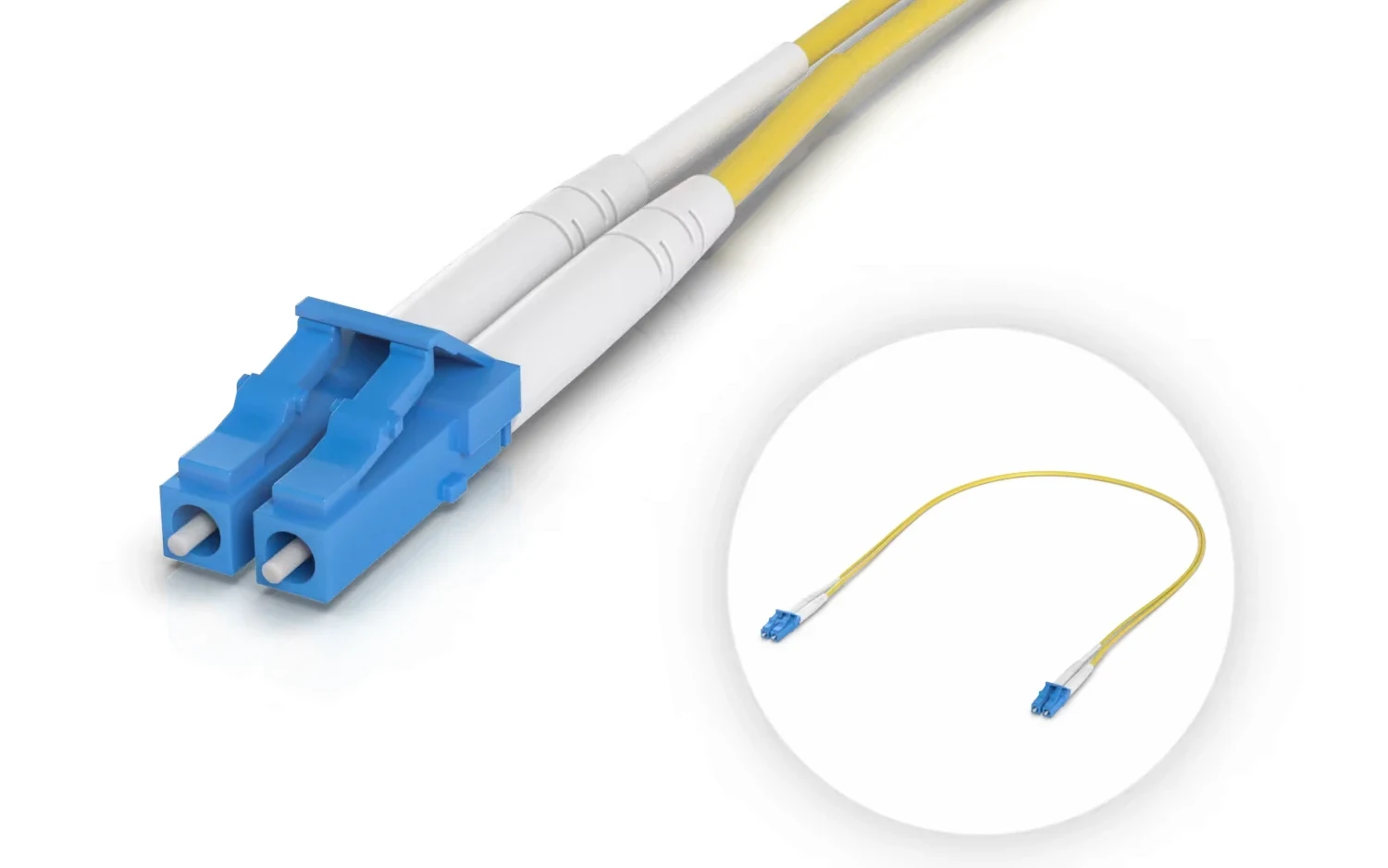 Żółty patchcord światłowodowy duplex z niebieskimi złączami LC UPC na obu końcach.