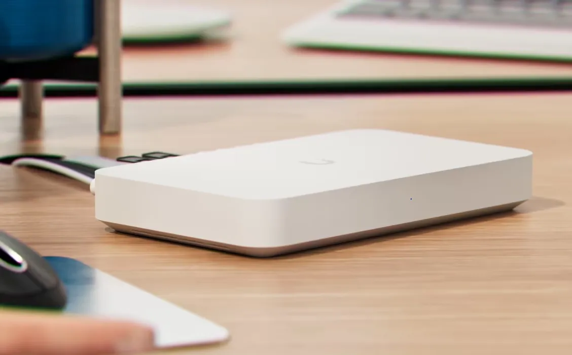 UBIQUITI UXG-FIBER DESKTOP 10G INDEPENDENT GATEWAY, SWITCH A 4 PORTE 2,5 GBE