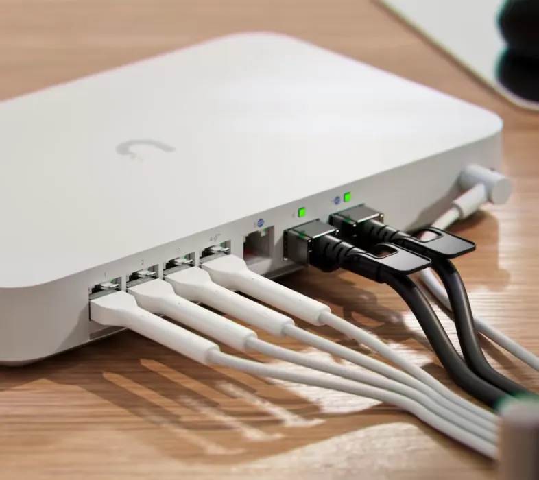 UBIQUITI UXG-FIBER DESKTOP 10G INDEPENDENT GATEWAY, SWITCH A 4 PORTE 2,5 GBE