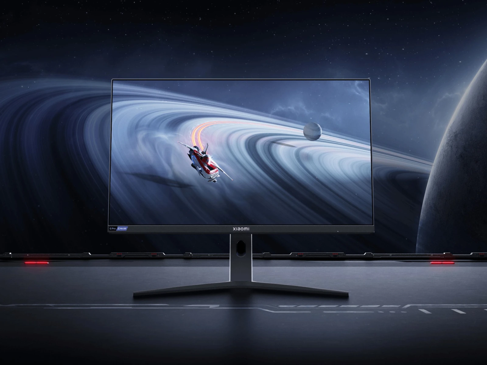 Monitor gaming Xiaomi sobre uma base, exibindo a imagem de uma nave espacial no espaço interestelar