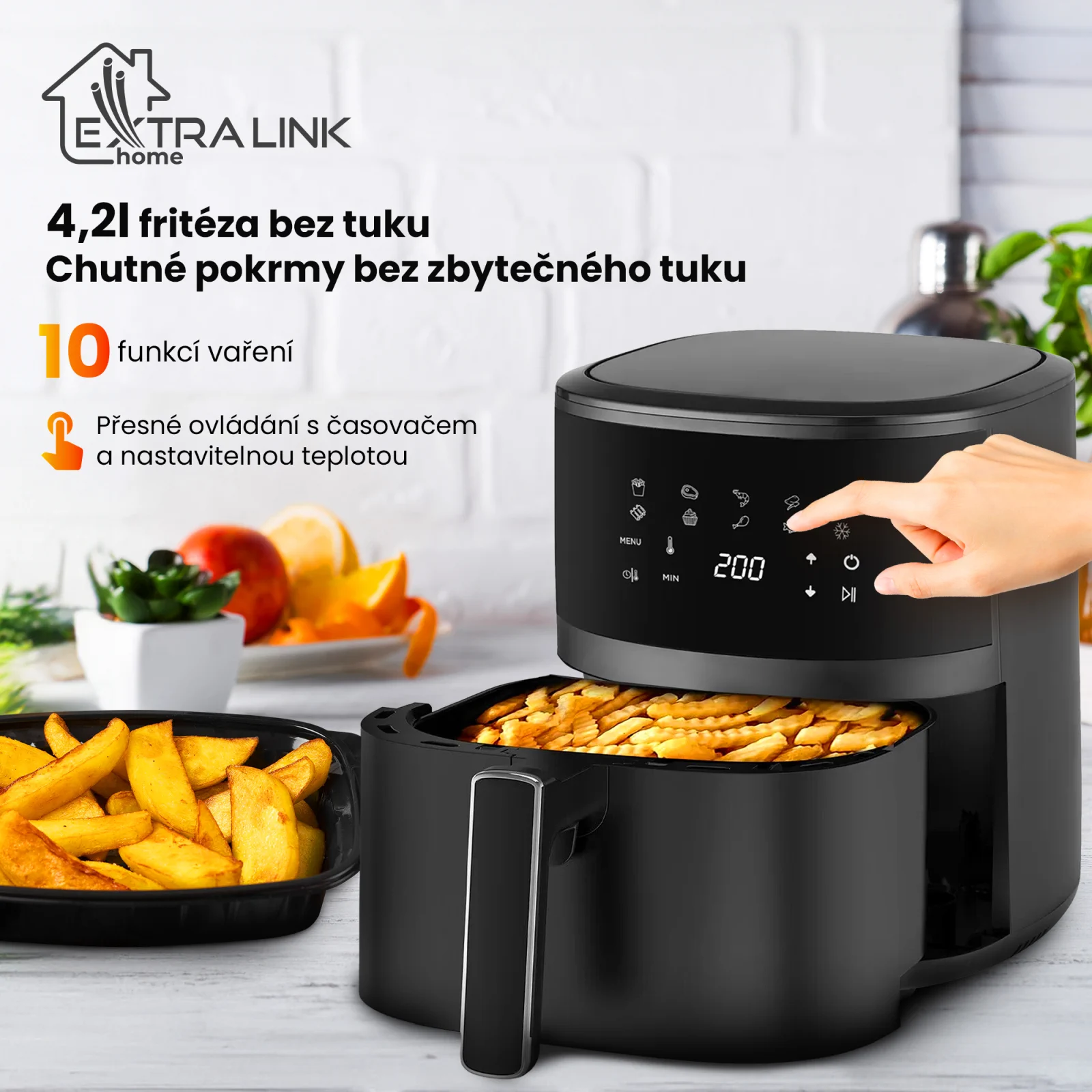 extralink sj-420 fritéza s výsuvnou zásuvkou osoba dosáhne rukou na ovládací panel na přední straně