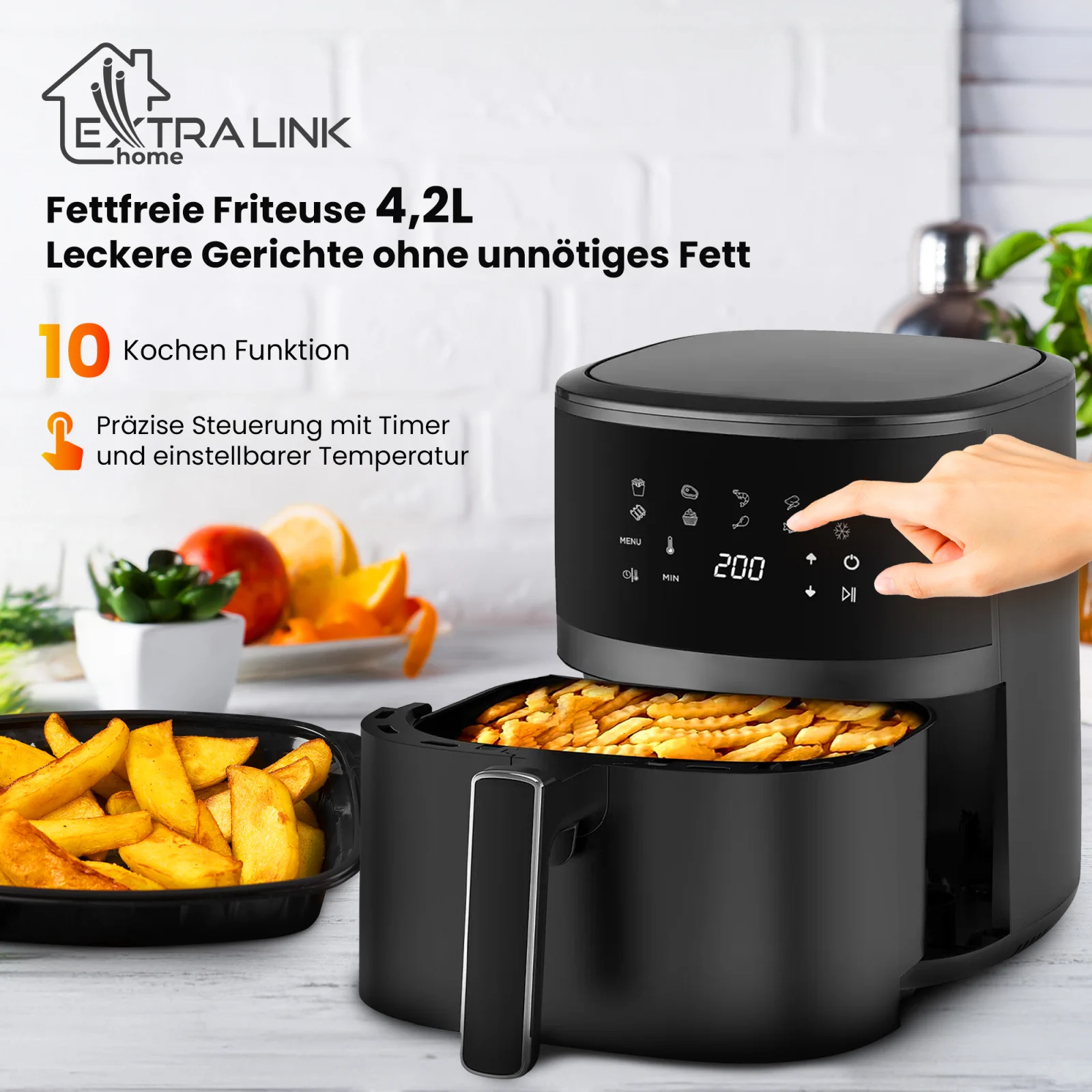 extralink sj-420 friteuse mit ausziehbarer schublade person greift mit der hand in das bedienfeld an der vorderseite