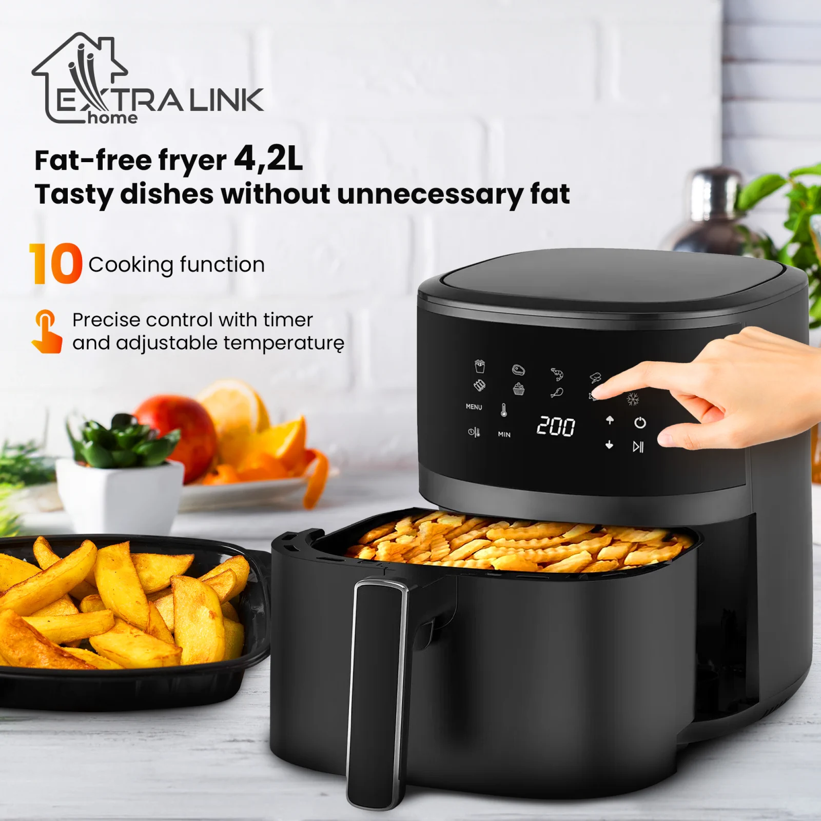 freidora extralink sj-420 con cajón extraíble persona introduce la mano en el panel de control frontal