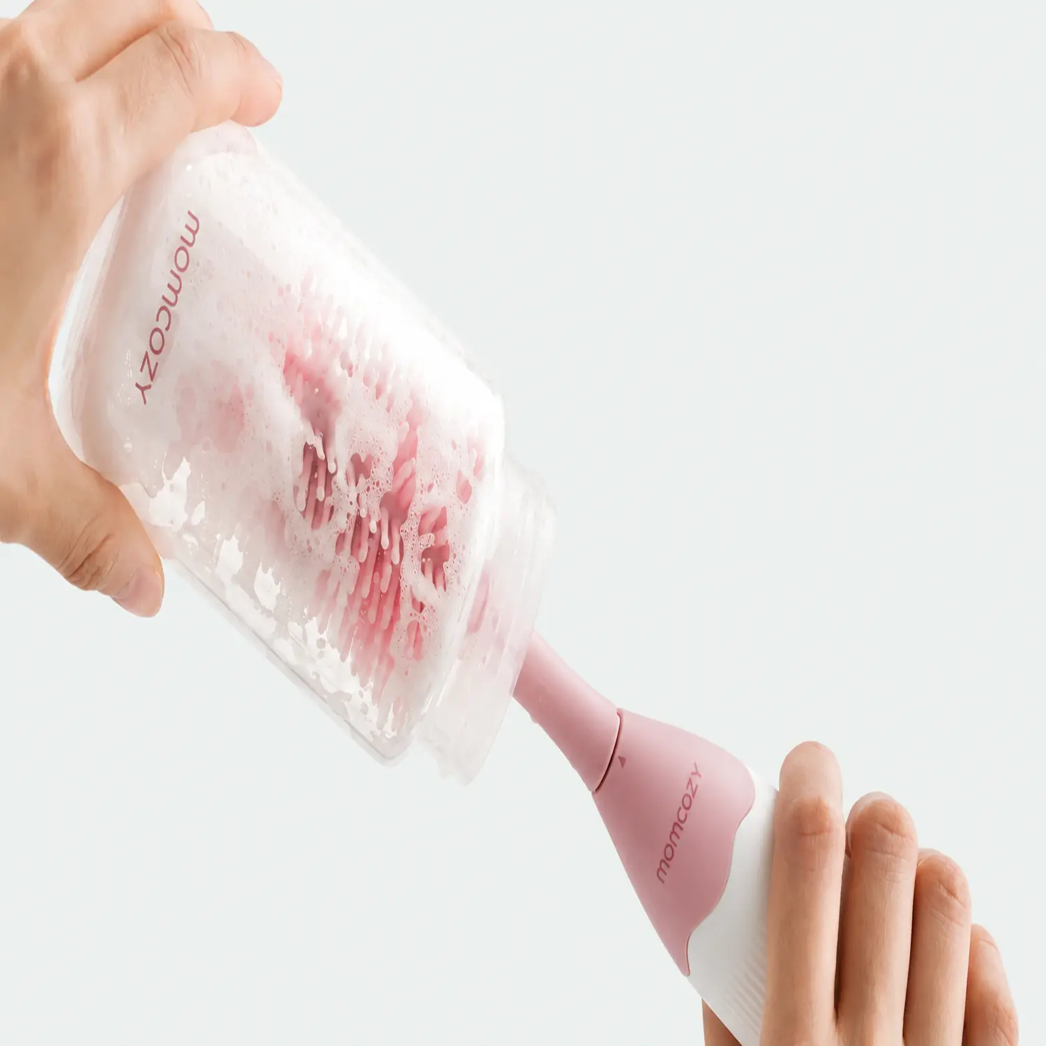 Apresentação da tecnologia de geração de espuma densa através do sistema Push-Press na escova Momcozy