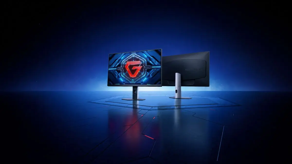 Dois monitores gaming mostrados pela frente e por trás sobre um fundo azul.