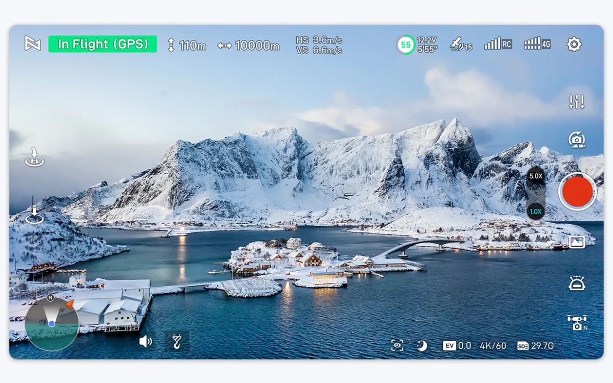 interfejs użytkownika z parametrami lotu pokazujący podgląd z kamery na zaśnieżone góry i wioskę na wybrzeżu