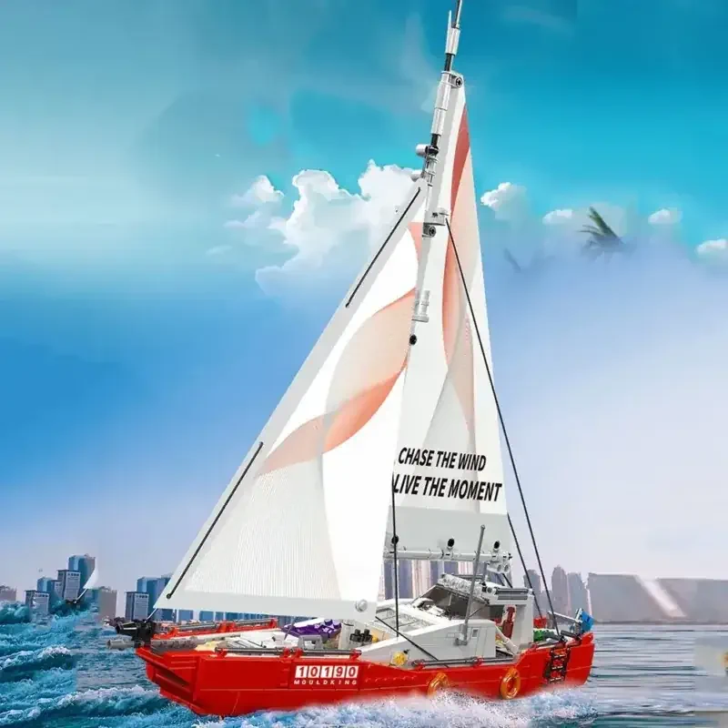 Modelo de iate à vela vermelho com velas brancas navegando em águas agitadas com uma cidade moderna ao fundo