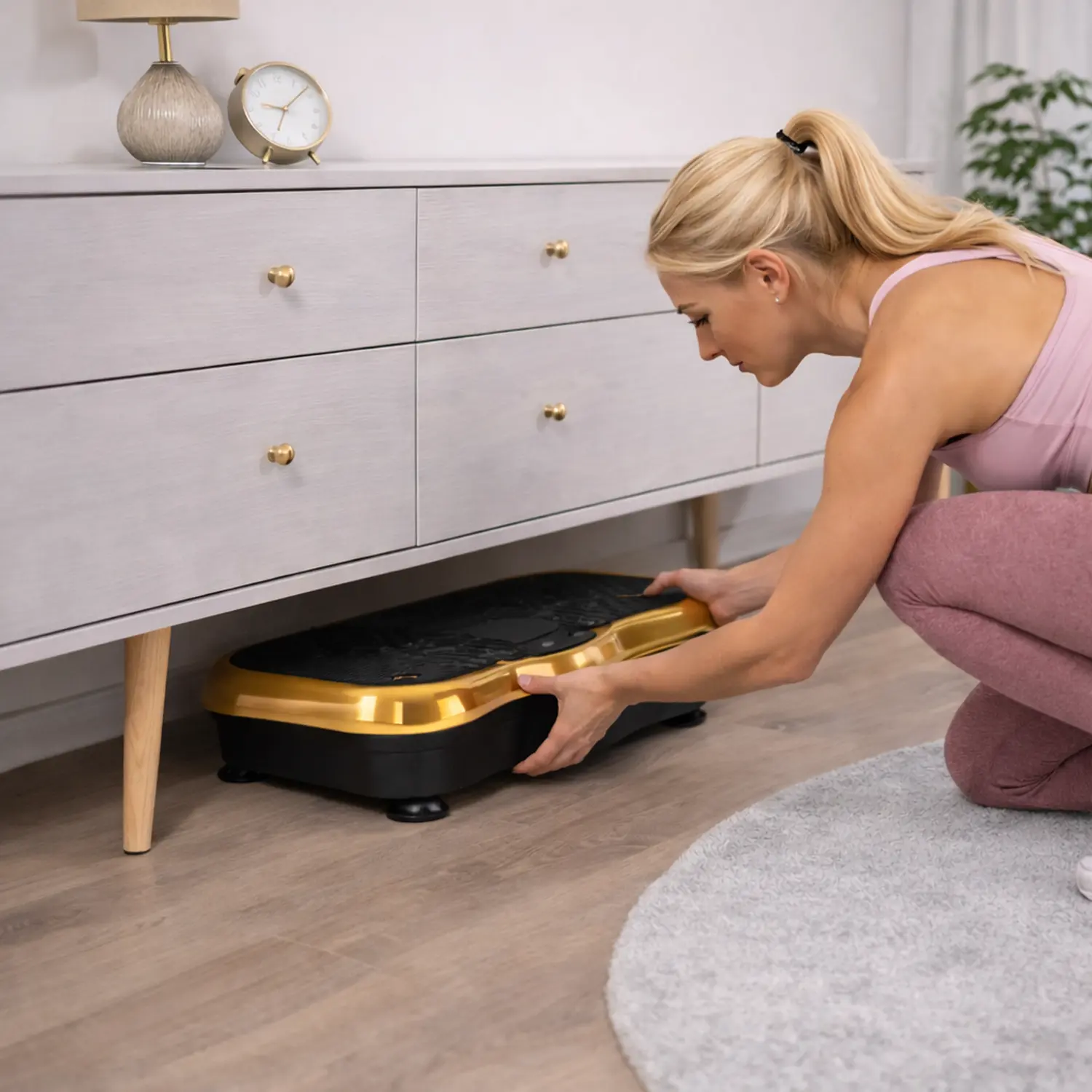 Platforma schowana pod meblem
