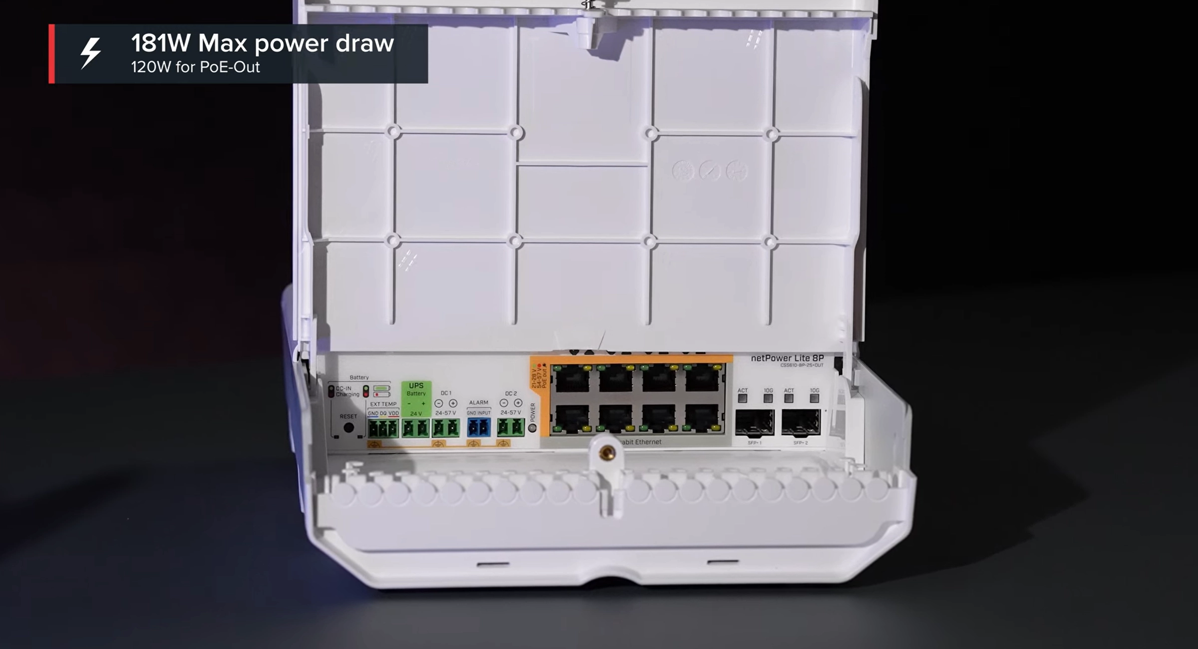 Mikrotik NetPower Lite 8P z ośmioma portami Gigabit Ethernet i dwoma portami 10G SFP+ na tylnej obudowie