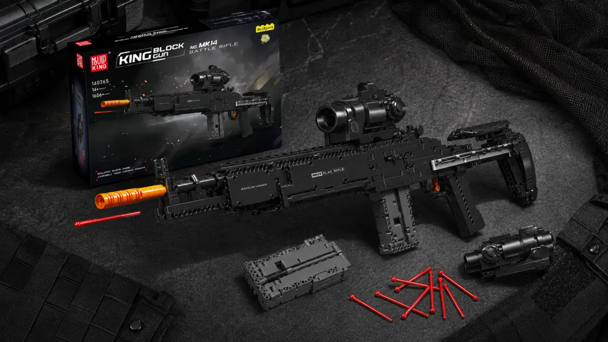 Puška z kostek MOULD KING MK14 EBR spolu s krabicí, zásobníkem a doplňky.