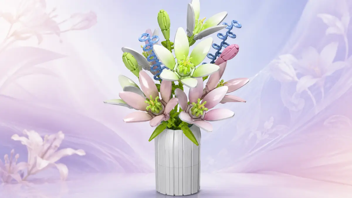 Bouquet pastello di mattoncini in un vaso bianco su uno sfondo floreale chiaro