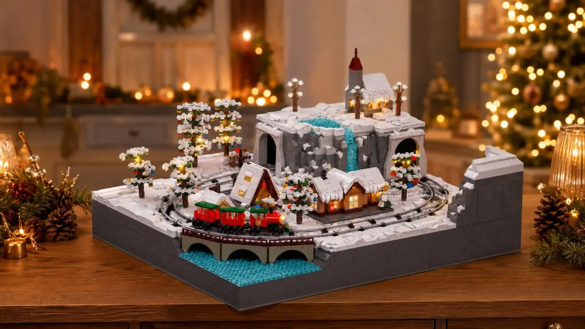 Maqueta navideña de bloques colocada sobre una mesa, con un pueblo invernal, cascada y un tren rojo.