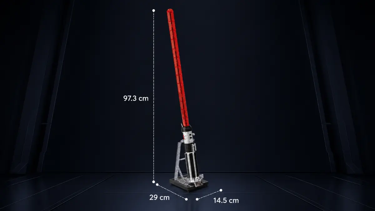 Sabre de luz vermelho de blocos num suporte sobre um fundo escuro de interior técnico