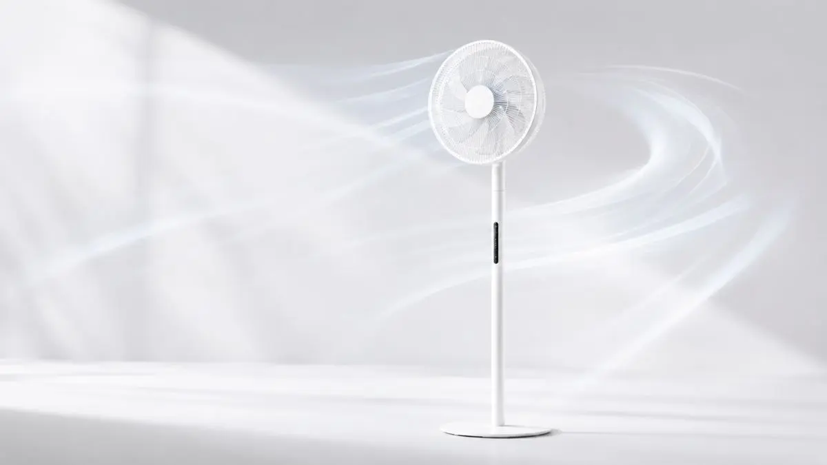 Ventilador de p&eacute; branco sobre fundo claro com visualiza&ccedil;&atilde;o do fluxo de ar