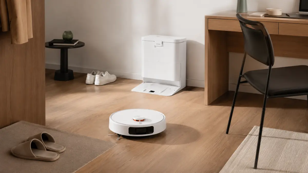 Robot sprzątający Xiaomi H50 w pokoju biurowym przy biurku