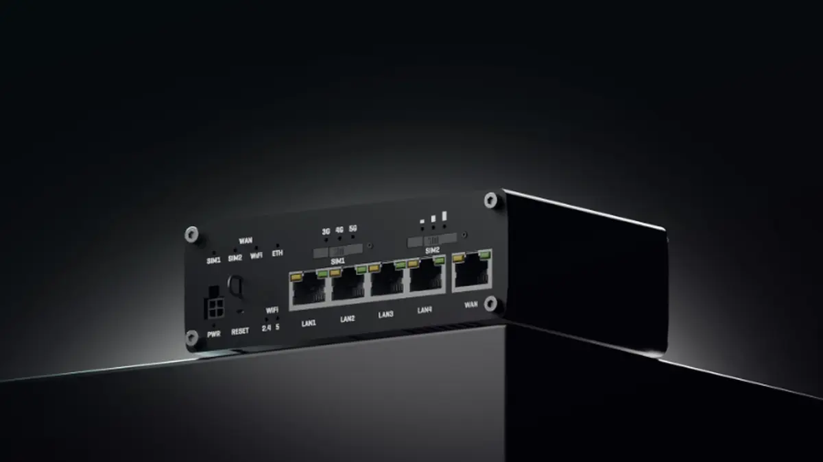 Teltonika RUTM50 &ndash; панель с пятью портами Gigabit Ethernet, слотами Dual SIM и питанием