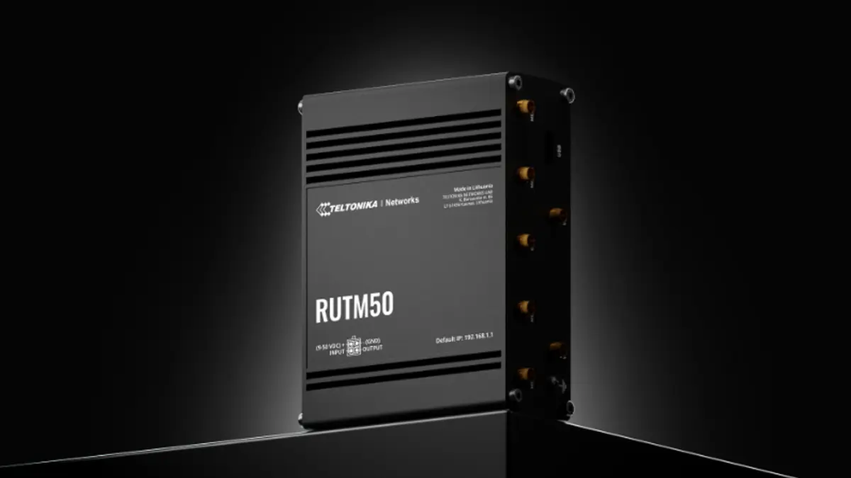 Сотовый 5G-роутер Teltonika RUTM50 в металлическом промышленном корпусе