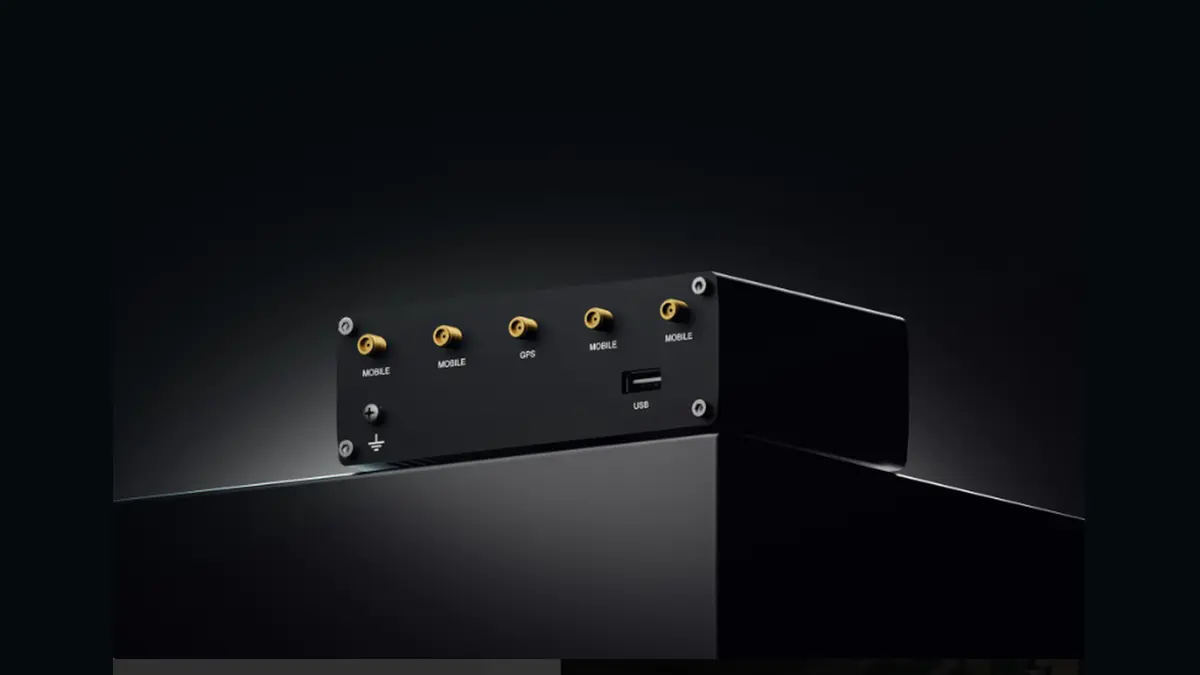 Teltonika RUTM59 – router celular 5G em caixa metálica com antenas