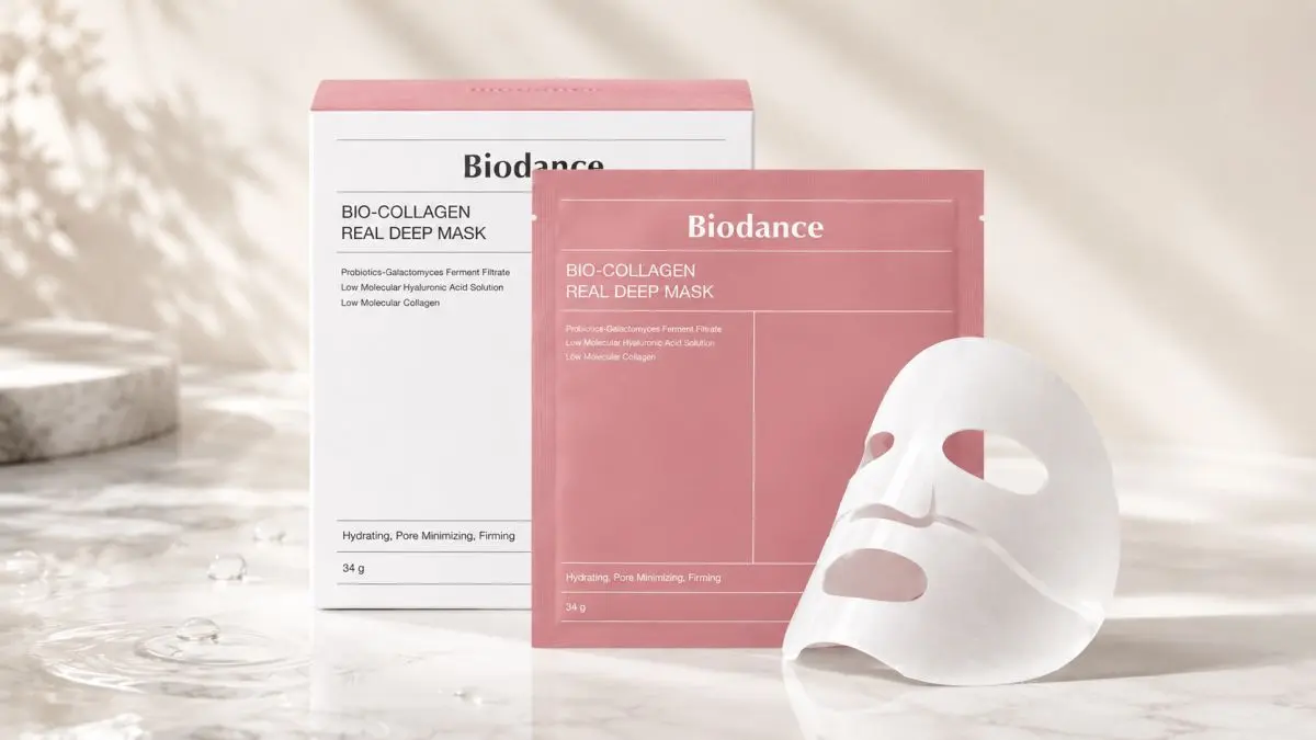 Biodance Bio-Collagen Real Deep Mask s obalem, s&aacute;čkem a maskou na obličej na koupelnov&eacute; desce