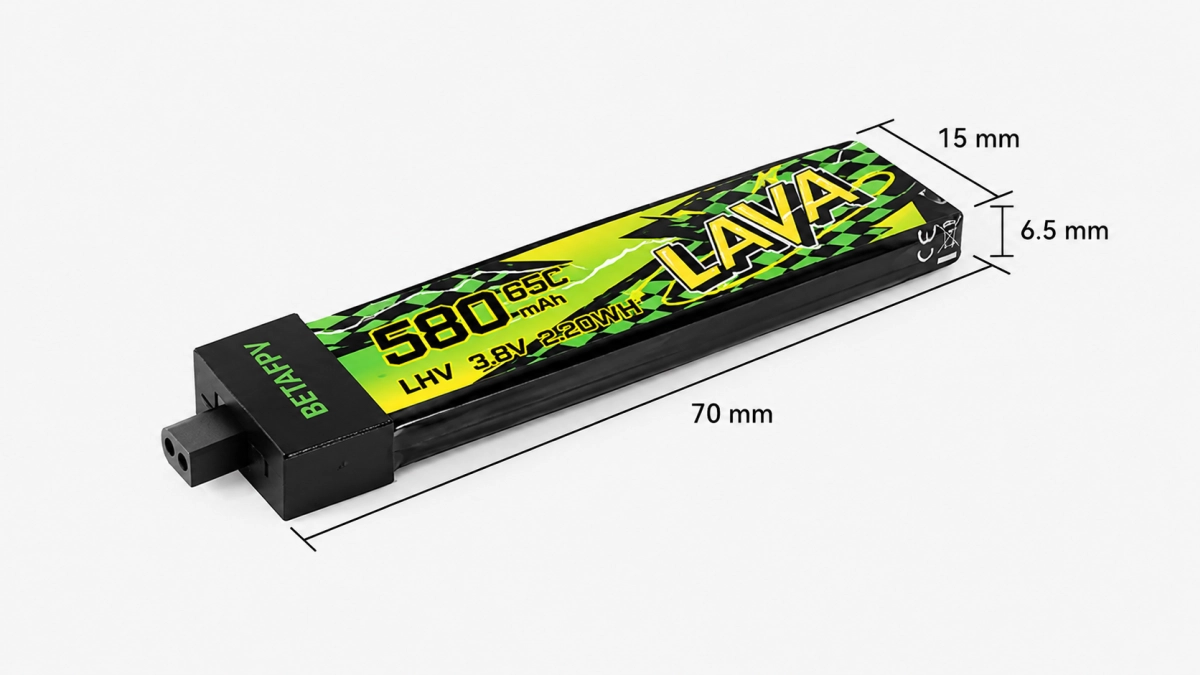 Аккумулятор BETAFPV LAVA II 1S 580 mAh 65C LiHV с видимыми размерами изделия 70 × 15 × 6,5 мм и компактной конструкцией для FPV-дронов.