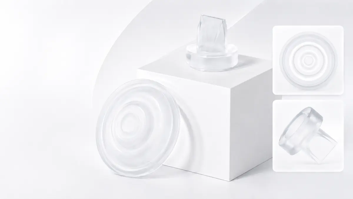 Elemento transparente montado em um cubo branco, detalhes em anel e inserto vis&iacute;veis