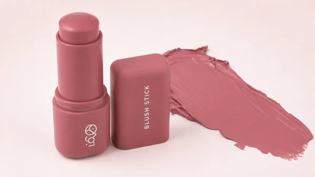 Pembe ambalajında a&ccedil;ık LOVRO Blush Stick