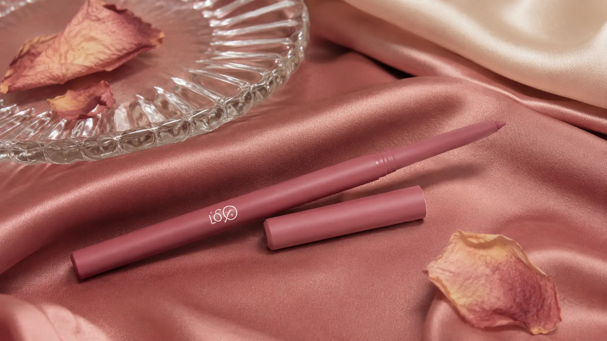 LOVRO Non-Transfer Lipliner perfilador rosa sobre fondo satinado