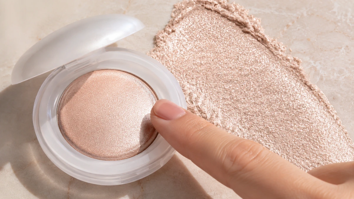 Textura suave do iluminador LOVRO Bloomlight Champagne Diamond