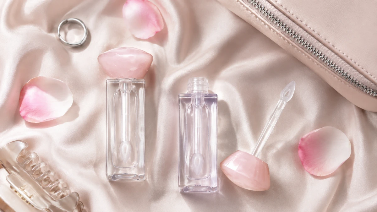 LOVRO Bloomlight Lipgloss 01 Pure Shine с эффектом стеклянно блестящих губ